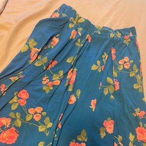 EUC L lularoe skirt with pockets